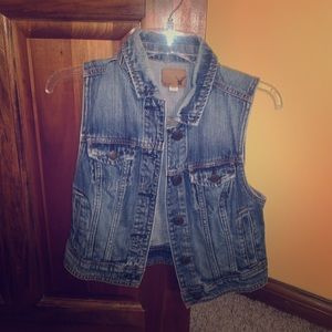 AMERICAN EAGLE BLUE JEAN VEST